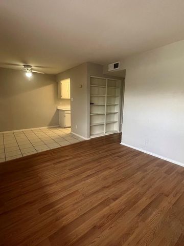 307 E 31st ST 209, Austin, TX 78705