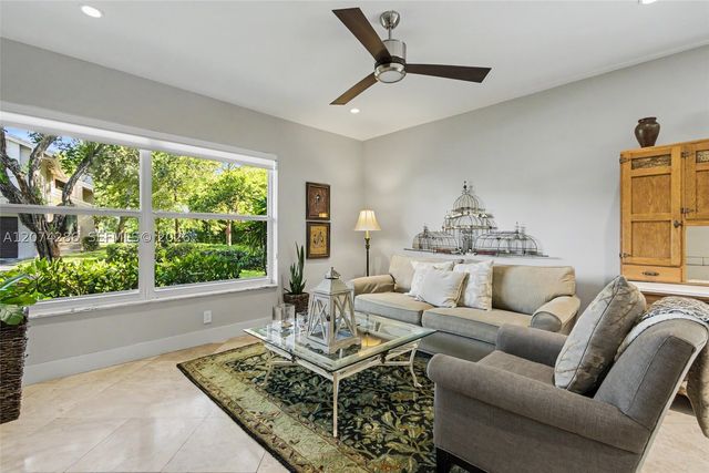 13 Dogwood Rd, Hollywood, FL 33021