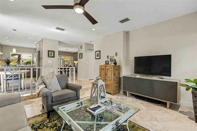 13 Dogwood Rd, Hollywood, FL 33021