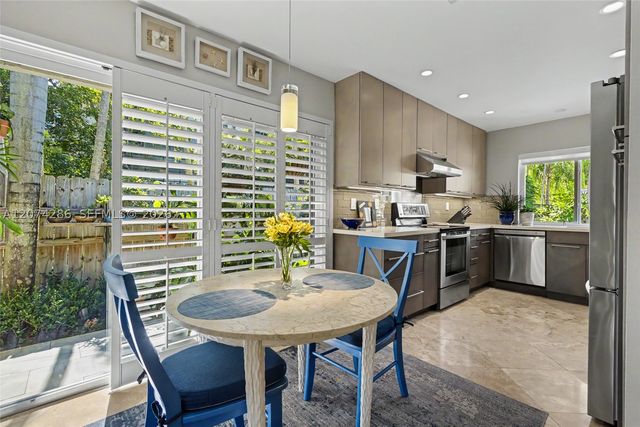 13 Dogwood Rd, Hollywood, FL 33021