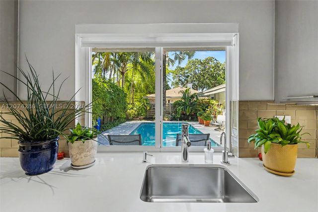 13 Dogwood Rd, Hollywood, FL 33021