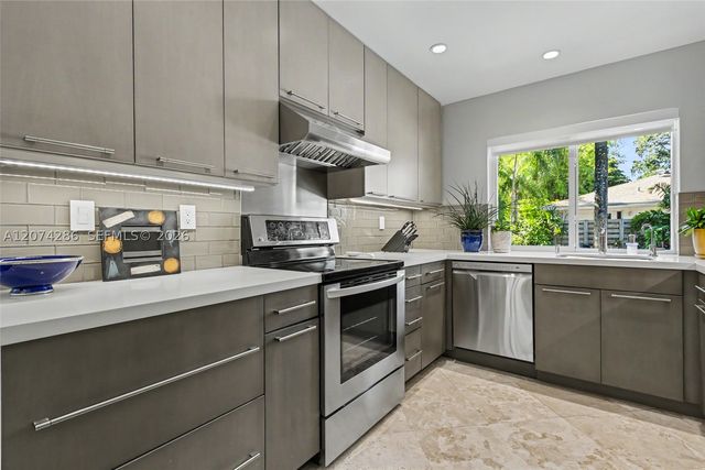 13 Dogwood Rd, Hollywood, FL 33021