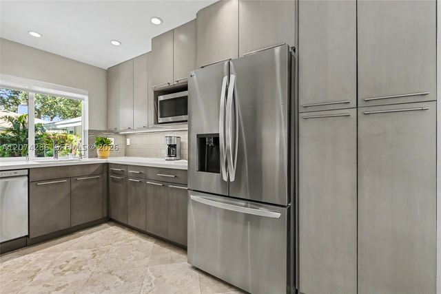 13 Dogwood Rd, Hollywood, FL 33021