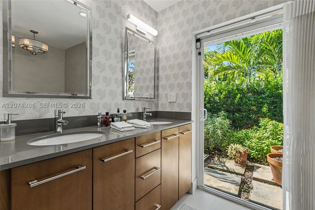 13 Dogwood Rd, Hollywood, FL 33021