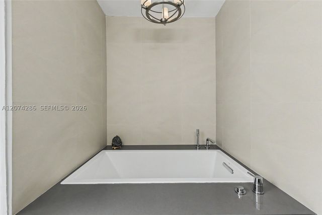 13 Dogwood Rd, Hollywood, FL 33021