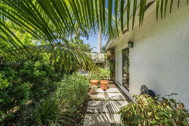 13 Dogwood Rd, Hollywood, FL 33021