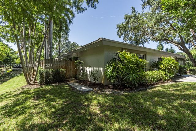 13 Dogwood Rd, Hollywood, FL 33021