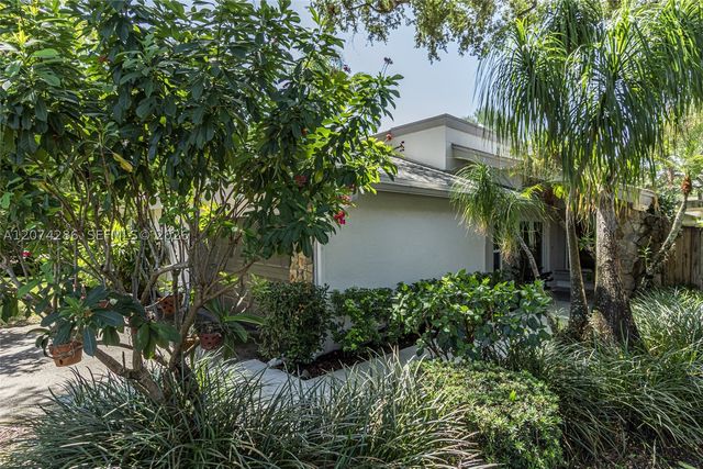 13 Dogwood Rd, Hollywood, FL 33021