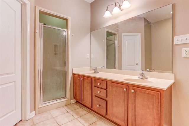 275 MOSSY SPRINGS DR, Oakland, TN 38060