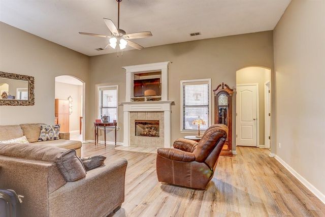 275 MOSSY SPRINGS DR, Oakland, TN 38060