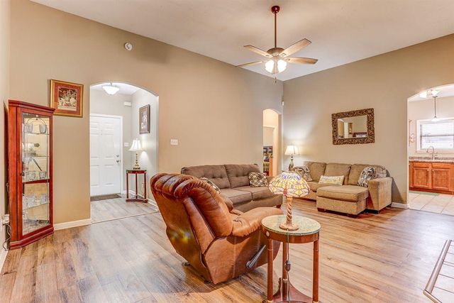 275 MOSSY SPRINGS DR, Oakland, TN 38060