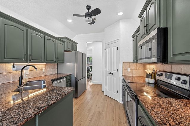 3713 N 2nd Place, Rogers, AR 72756