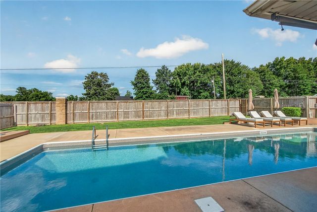 3713 N 2nd Place, Rogers, AR 72756