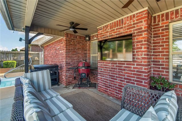3713 N 2nd Place, Rogers, AR 72756