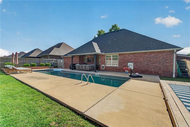3713 N 2nd Place, Rogers, AR 72756