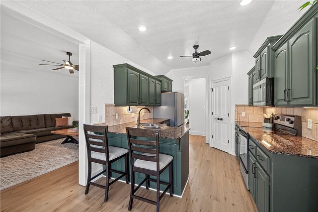 3713 N 2nd Place, Rogers, AR 72756