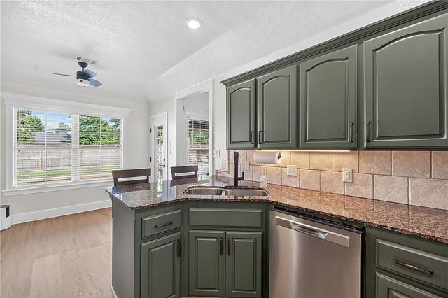 3713 N 2nd Place, Rogers, AR 72756