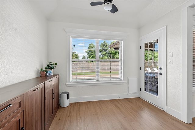 3713 N 2nd Place, Rogers, AR 72756