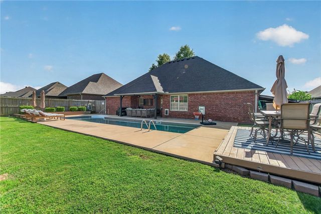 3713 N 2nd Place, Rogers, AR 72756