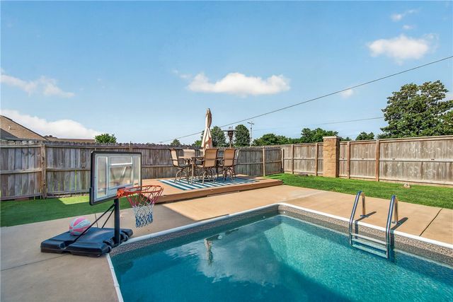 3713 N 2nd Place, Rogers, AR 72756