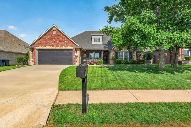 3713 N 2nd Place, Rogers, AR 72756