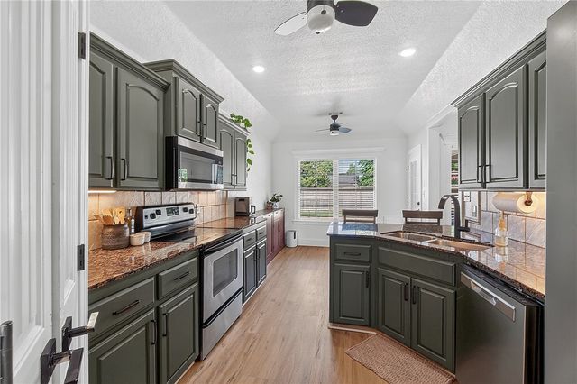3713 N 2nd Place, Rogers, AR 72756