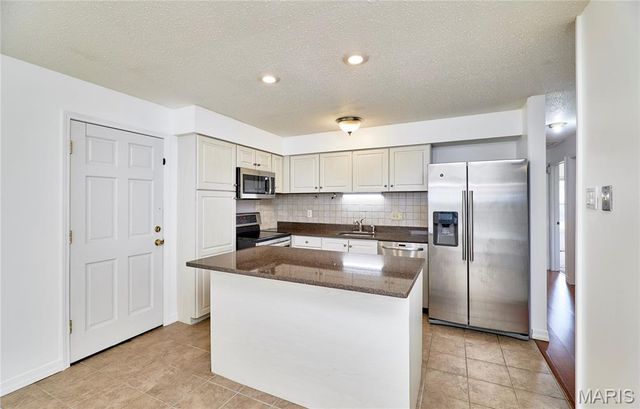 11978 Meadow Grove Court, Maryland Heights, MO 63043