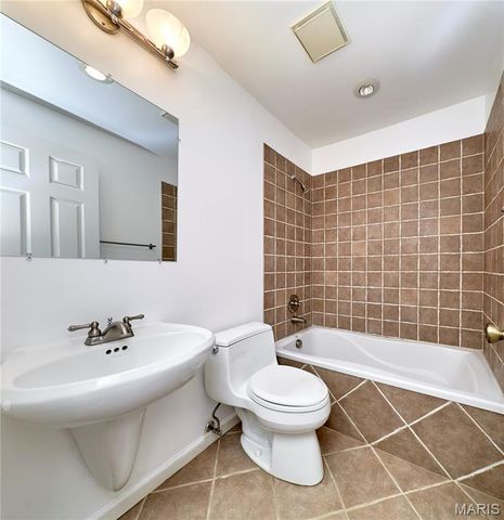 11978 Meadow Grove Court, Maryland Heights, MO 63043