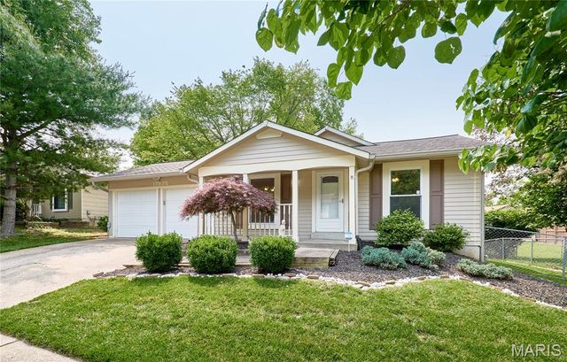 11978 Meadow Grove Court, Maryland Heights, MO 63043