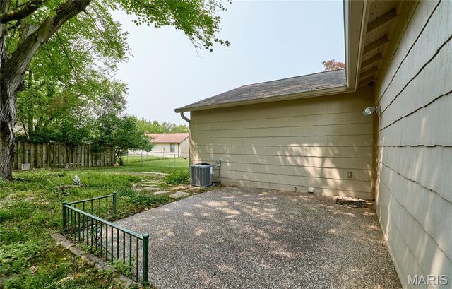11978 Meadow Grove Court, Maryland Heights, MO 63043