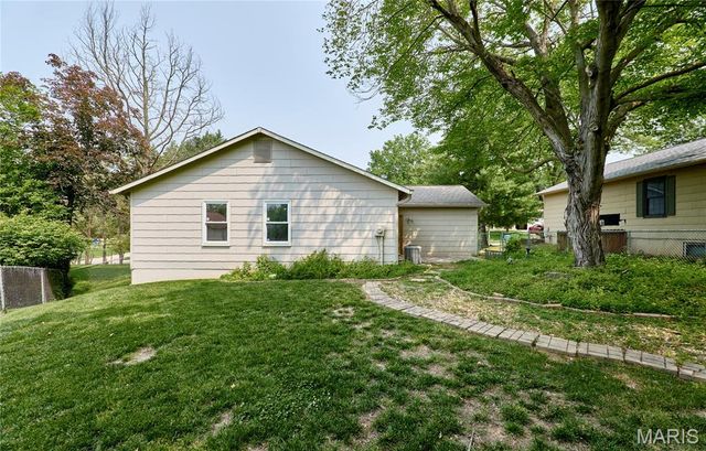 11978 Meadow Grove Court, Maryland Heights, MO 63043