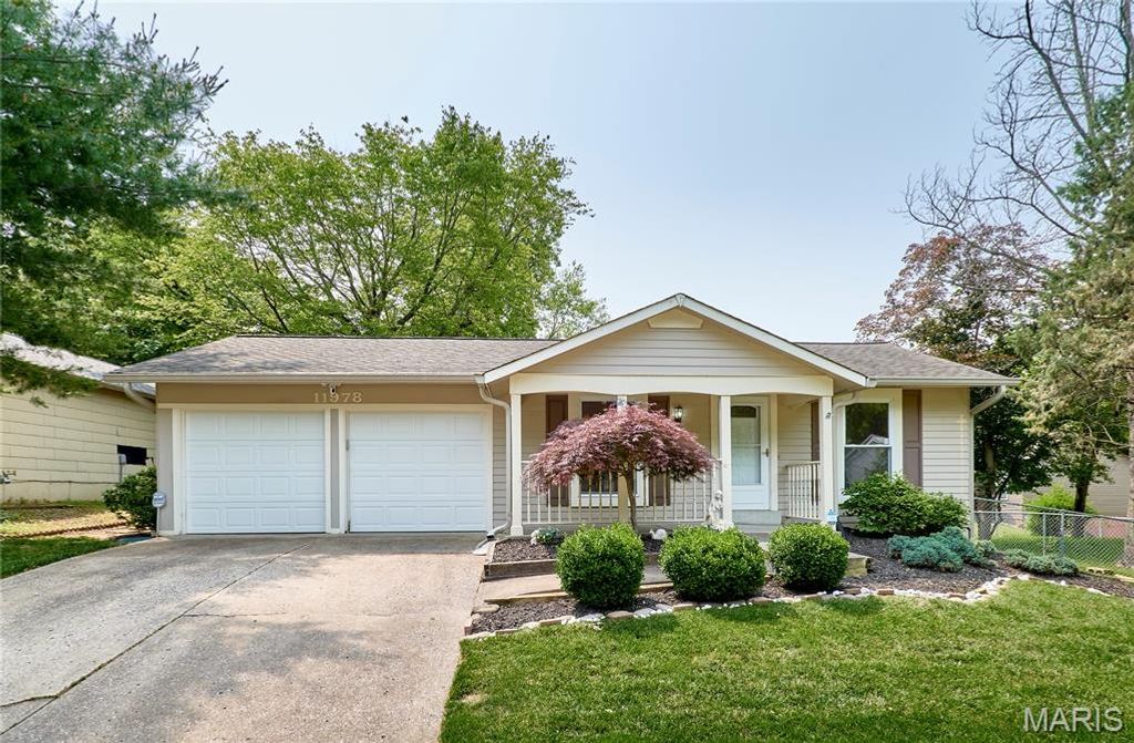 11978 Meadow Grove Court, Maryland Heights, MO 63043