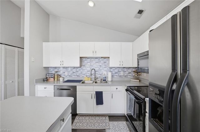 246 Dockside Dr Apt C, Hampton, VA 23669