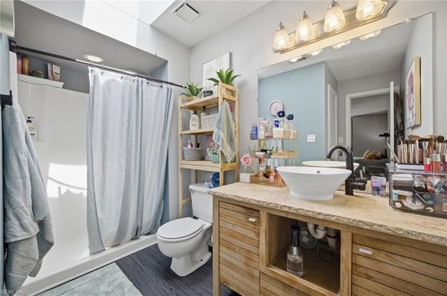 246 Dockside Dr Apt C, Hampton, VA 23669