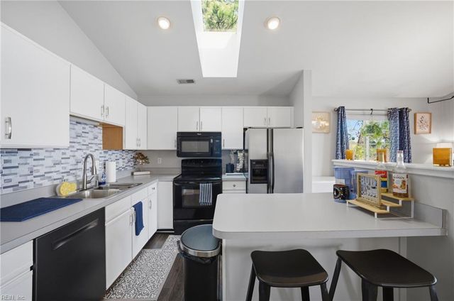 246 Dockside Dr Apt C, Hampton, VA 23669