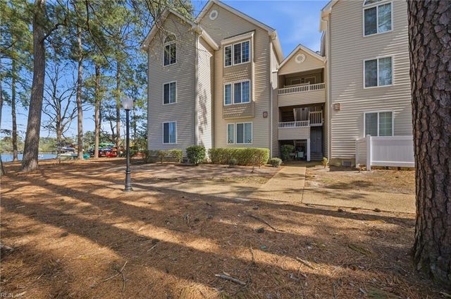 246 Dockside Dr Apt C, Hampton, VA 23669
