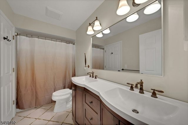 16 Joanne Dr, Denville Twp., NJ 07834