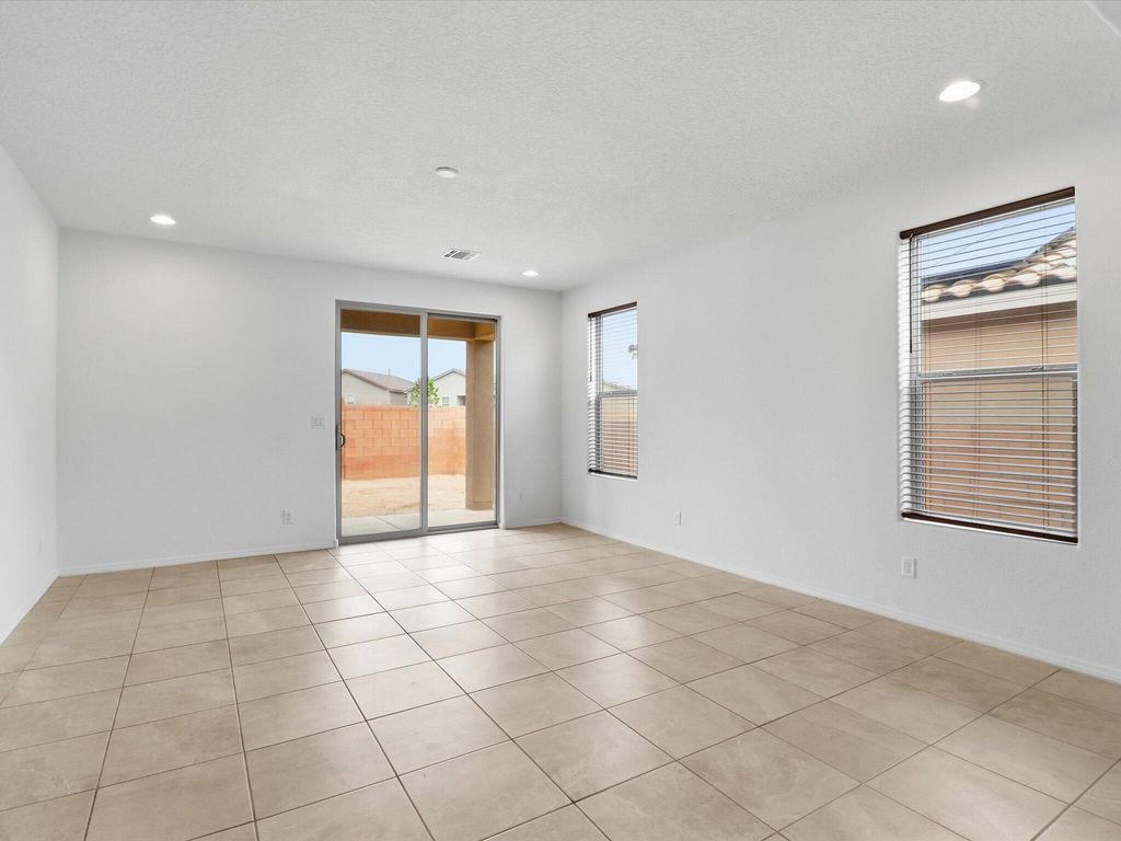 Image 13 of property listing at 1125 Vallecito Loop NW, Los Lunas, NM 87031