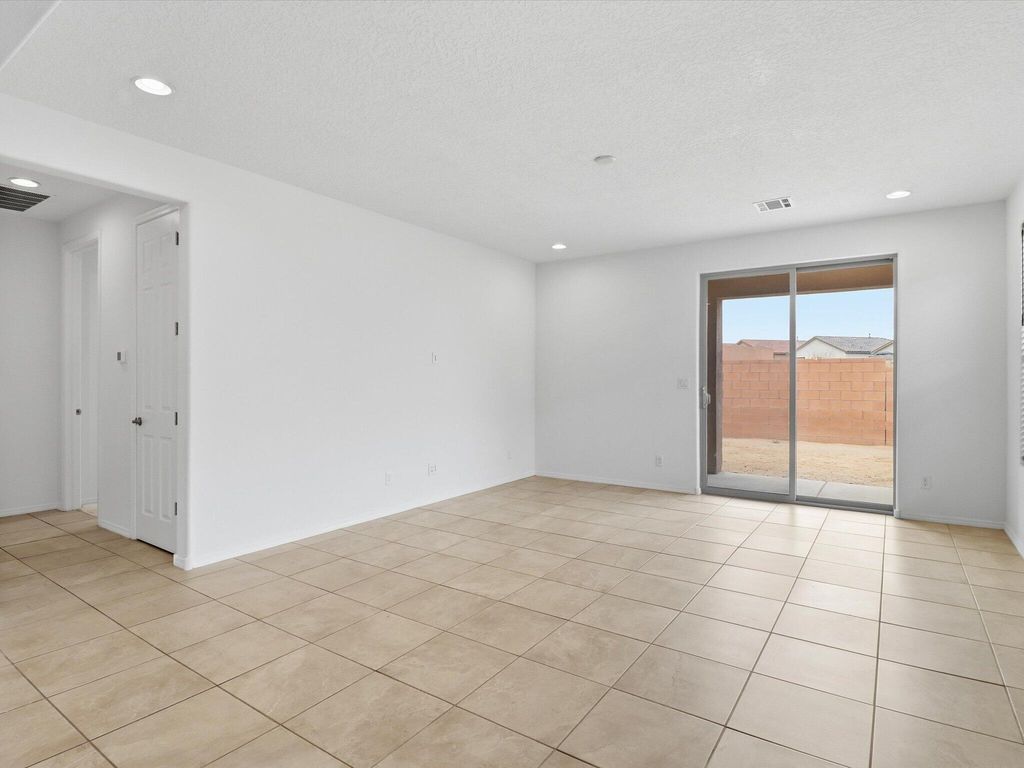 Image 14 of property listing at 1125 Vallecito Loop NW, Los Lunas, NM 87031