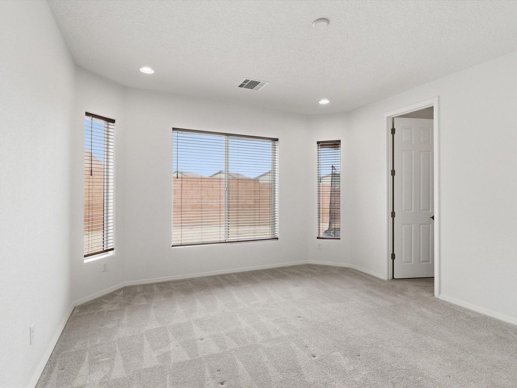 Image 19 of property listing at 1125 Vallecito Loop NW, Los Lunas, NM 87031