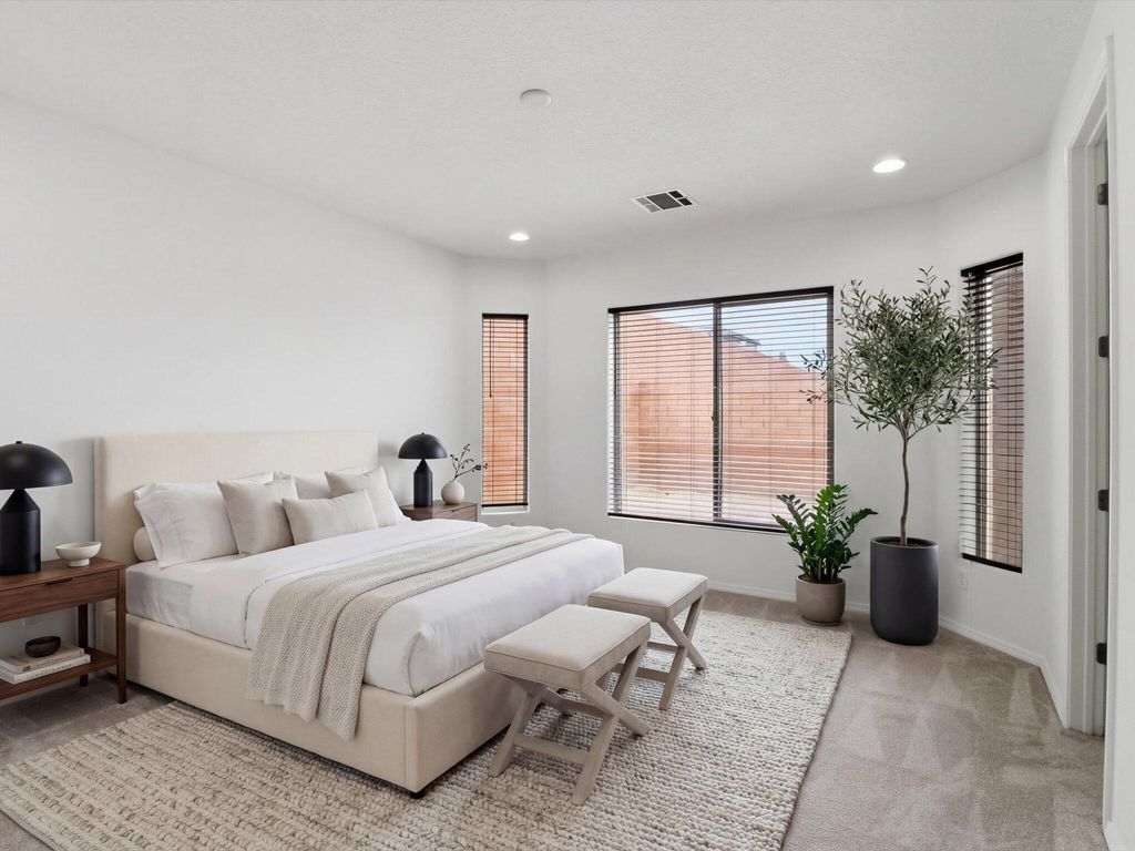 Image 4 of property listing at 1125 Vallecito Loop NW, Los Lunas, NM 87031