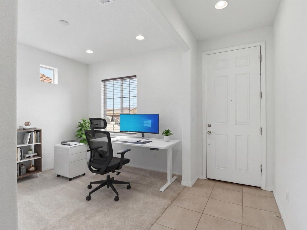 Image 6 of property listing at 1125 Vallecito Loop NW, Los Lunas, NM 87031