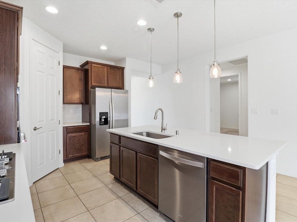 Image 9 of property listing at 1125 Vallecito Loop NW, Los Lunas, NM 87031