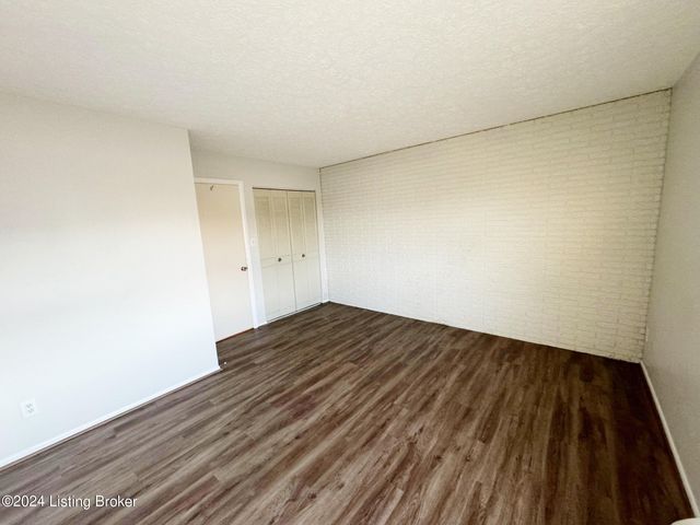 4012 Dupont Cir 309, Louisville, KY 40207