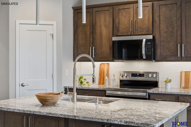 8121 Kallum Drive, Lincoln, NE 68516