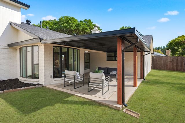 2033 Mountainview Drive, Hurst, TX 76054