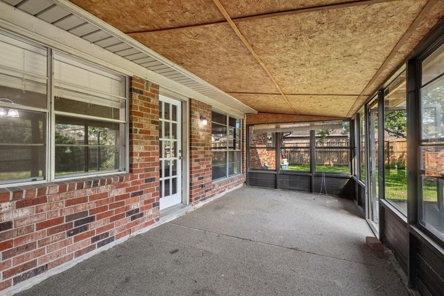 10422 Rocky Hollow Road, La Porte, TX 77571
