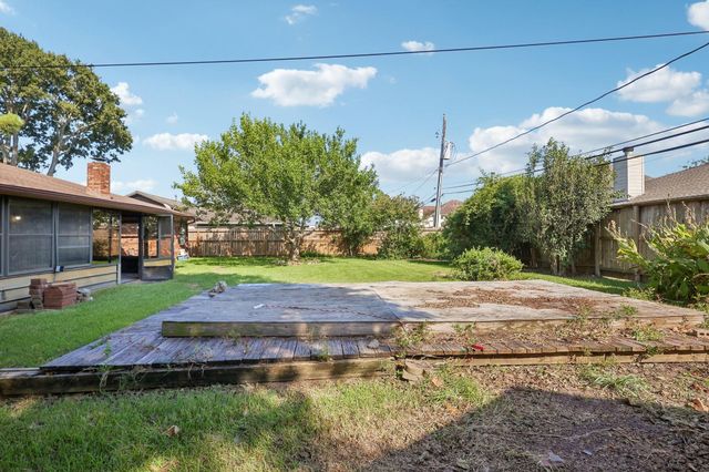 10422 Rocky Hollow Road, La Porte, TX 77571