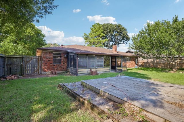 10422 Rocky Hollow Road, La Porte, TX 77571