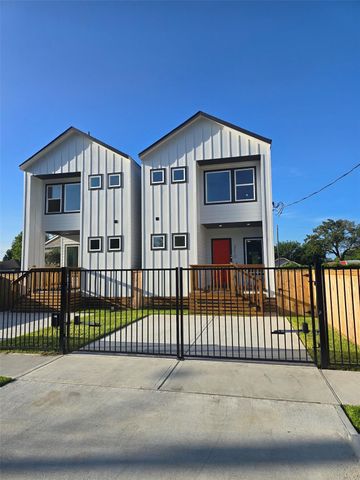 3210 Retta Street A-B, Houston, TX 77026